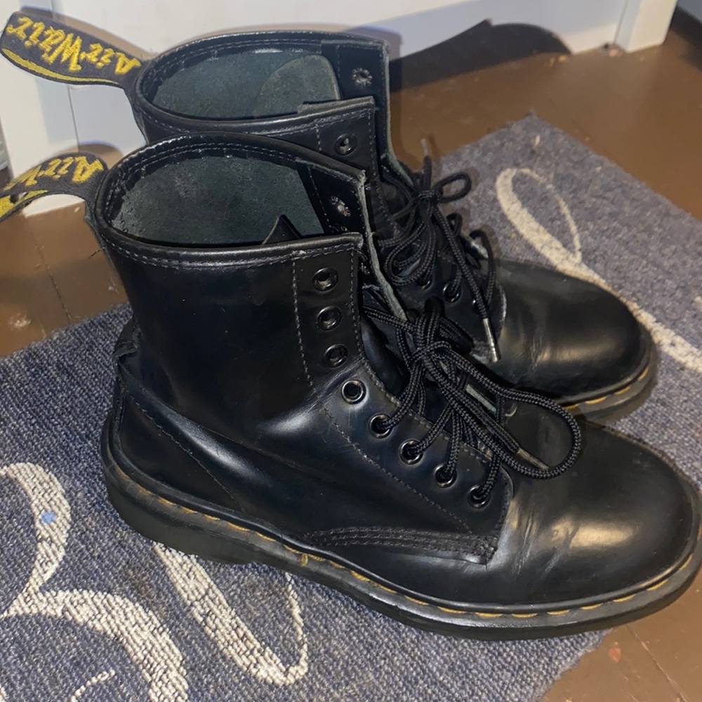 Doc Marten 1460 VINTAGE MADE IN ENGLAND LACE UP BOOTS